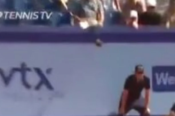 (VIDEO) KAPA DOLE, MAJSTORE: Najbolji drop-šot u istoriji tenisa?