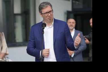(VIDEO) VUČIĆ U PARAĆINU PORUČIO: Neću dozvoliti tajkunima da razore državu!