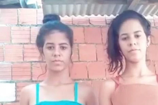 IZREŠETAO BLIZNAKINJE I UŽIVO PRENOSIO NA INSTAGRAMU: Rekao im da kleknu, a onda BESOMUČNO zapucao!