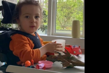 VESTI O ANIKI RAZOČARAVAJUĆE, LOŠE JE! U krvi ima antitela na virus koji treba da primi preko zolgensme, gubi energiju