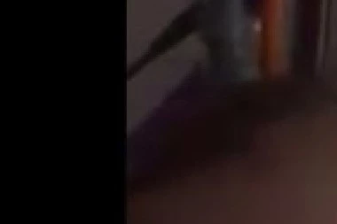 (VIDEO) SNIMAK MALOG BOŠKA OMEKŠAĆE I NAJTVRĐA SRCA: Ovo je moj junak, namučen i iscrpljen