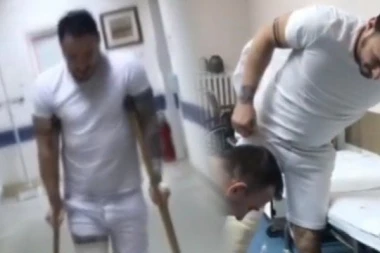 (FOTO) KAD SE SETIM BOLA KOJI SAM PROŠAO: Isplivale fotke iz bolnice bivšeg zadrugara, dugo je hodao na štakama, a ovo je njegova ispovest!