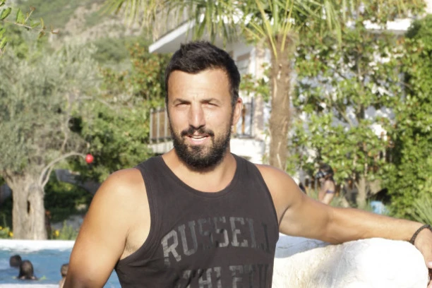 Tomoviću, šta to radiš? Vladimir ugostio BIVŠU ZADRUGARKU u bazenu, ono što joj je priredio je prava MOKRA AVANTURA! (FOTO)