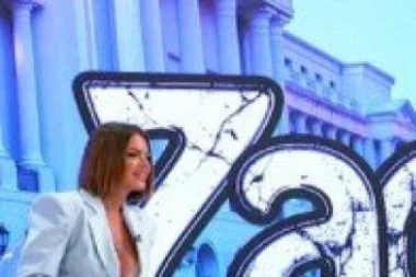 (FOTO) KENAN OTKRIO DA LI PLANIRAJU BRAK: Rialda pokazala ruku na kojoj bi trebalo da bude PRSTEN!