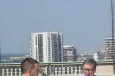 (FOTO) VUČIĆ NAJAVIO LEPE VESTI ZA GRAĐANE SRBIJE: Donosimo nove mere, za koje verujem da će obradovati narod!