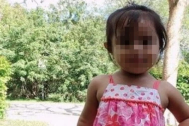 JOŠ JEDNA TRAGEDIJA! Dadilja zaboravila devojčicu (2) u automobilu na paklenoj vrućini (FOTO/VIDEO)