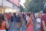 NASTAVLJEN PROTEST NA KARABURMI POSLE POGIBIJE MALOG STEFANA: Građani traže da ubica bude kažnjen!