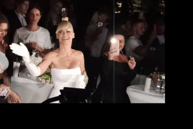 (FOTO) NATAŠA BEZ RASTE: Bekvalčeva SAMA PROMOVISALA DUET ''IZ DALEKA'', NJEGA NEMA NI NA VIDIKU!