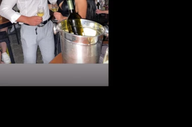 (FOTO) PALO "ČEREČENJE" U BUDVI? Isplivale fotke Maje i Mensura, uhvaćeni u akciji u Crnoj Gori!