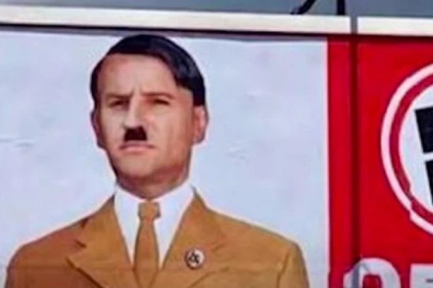 SKANDAL U FRANCUSKOJ! Makron prikazan kao Adolf Hitler