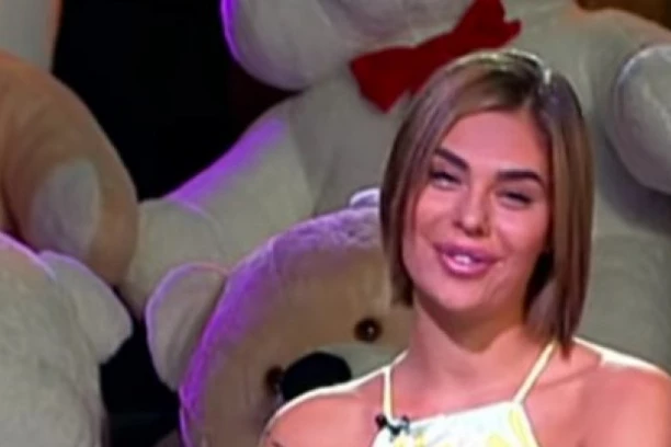 BEZ FILTERA I FOTOŠOPA JE NE BISTE PREPOZNALI: Mina Vrbaški važi za najlepšu zadrugarku, a ovo njeno izdanje će vas ŠOKIRATI! (FOTO)