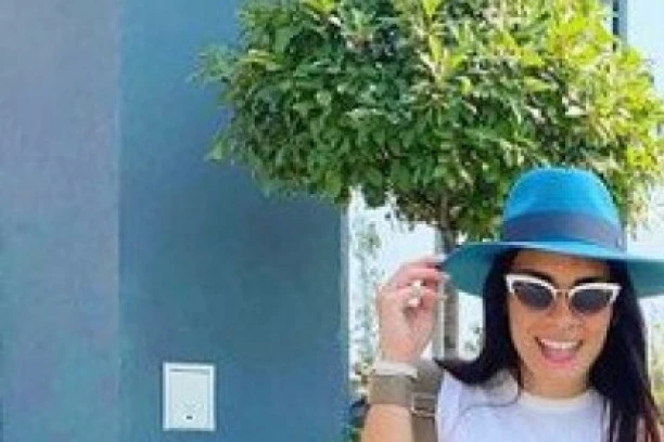 NIZ NOGE MI JE CURILA KRV, SCENA KAO IZ HOROR FILMA! Srpska manekenka DRHTAVIM GLASOM progovorila o bolnom GUBITKU BEBE!