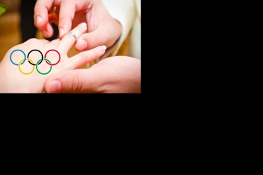 (VIDEO) ČAROBAN MOMENAT U TOKIJU: Pala PROSIDBA pred kamerama!