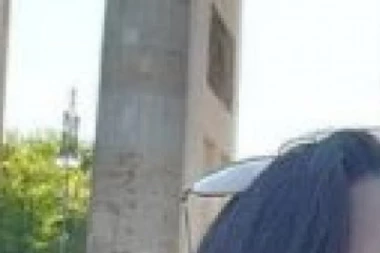 OVU haljinu obavezno ponesite na more! Pogledajte kako je nosi MILICA MANDIĆ!