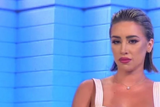 TEODORA PREBLEDELA! Javio se muškarac koji tvrdi da ga Bilanovićeva zna sa žurke: ZNAŠ DOBRO KO SAM, OTVORI PORUKU!