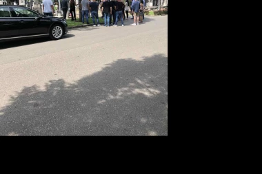 (FOTO) BOJOVIĆEVA SESTRA DOŠLA PRE SVIH: Obeležena godišnjica smrti advokata Miše Ognjanovića
