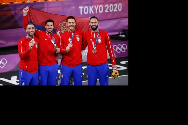 (VIDEO) SPEKTAKL KOD MAJSTOROVIĆA: Bronza proslavljena kao zlato!