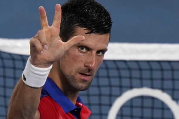 BRITANAC STAO U ODBRANU ĐOKOVIĆA: Rođer i Rafa nisu bežali od NATO BOMBI kao Novak!