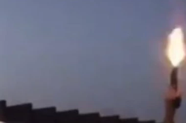 (VIDEO) KUMA NAPRAVILA HAOS NA SVADBI U ŠAPCU! Uzela pištolj u ruke i zapucala pa poručila: POTOPIĆU OVAJ SPLAV!