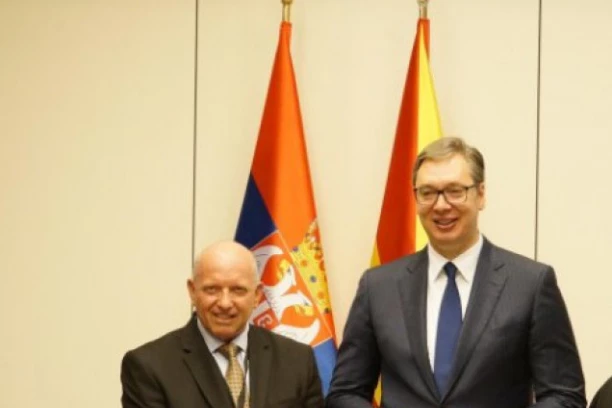 MEDIJSKI RADNICI IZ MAKEDONIJE ZAHVALILI PREDSEDNIKU VUČIĆU: Hvala za vakcine koje ste nam besplatno dali!