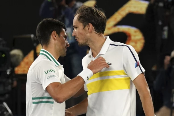 NOVAK VRAĆA STARE RAČUNE: Đoković na Medvedeva u polufinalu Astane!
