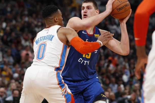 EKSPLOZIJA U NBA: Prešao u Lejkerse kod Lebrona Džejmsa!