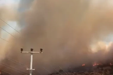 (FOTO/VIDEO) GORI OMILJENO TURSKO LETOVALIŠTE: Požar se širi ka hotelu u kom su i TURISTI IZ SRBIJE!