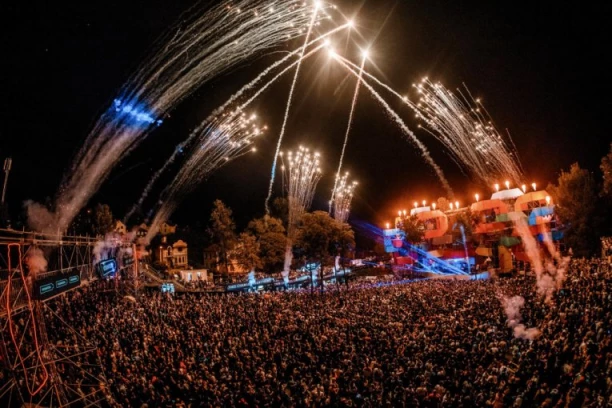 KAD TE HOĆE, HOĆE TE! Devojka otišla na Lovefest i pronašla OVO! (FOTO)