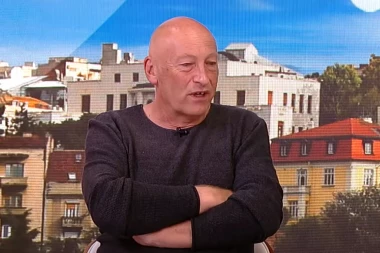 (FOTO) ĐILASOV REDITELJ OPLEO PO NARODU PA DOBIO HLADAN TUŠ: U prljavu igru uvukao NOVAKA ĐOKOVIĆA, a onda mu GRAĐANI ZAPUŠILI USTA!