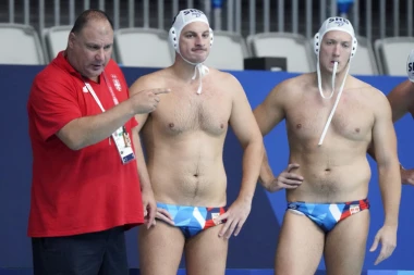 RASPORED: Delfini sa ĐETIĆIMA, odbojkašice prve posle ponoći