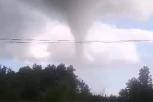 (VIDEO) TORNADO PROTUTNJAO KROZ ISTRU: Nosio drveće i električne stubove