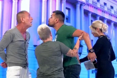 (VIDEO) TUČA NA DEDINJU UŽIVO U EMISIJI: Bora nasrnuo na Miću na Pinku, izbio NEVIĐENI SKANDAL!