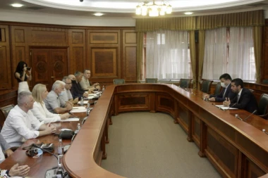 Ministar Momirović otkrio podatke: Isplaćeno 1,8 milijardi dinara pomoći autobuskim prevoznicima