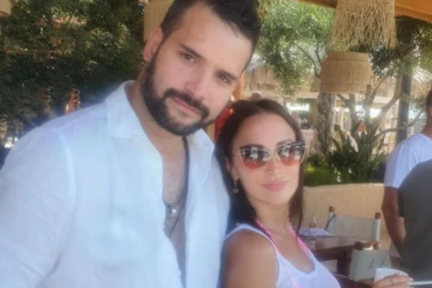 PRE FILIPA ŽIVOJINOVIĆA LJUBILA JE OVOG POPULARNOG PEVAČA! Evo ko je uspeo da SMUVA Aleksandru Prijović na POČETKU karijere! (FOTO)