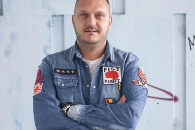 POZNATI MUZIČAR JEDVA IZVUKAO ŽIVU GLAVU: Dejan Petrović PREŽIVEO stravičnu nesreću, a OVO ga je SPASILO!