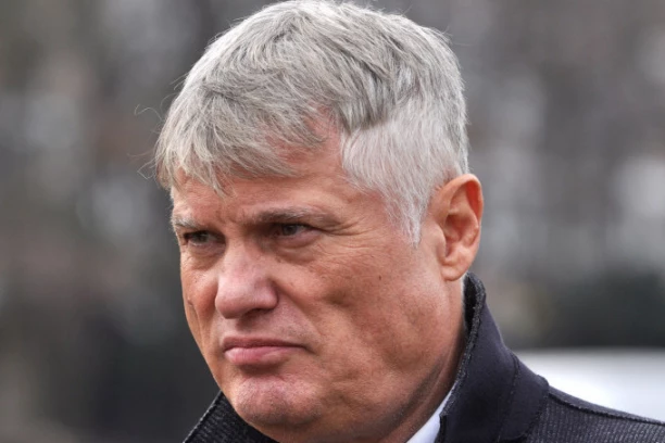 DA JE MOGAO DA ME UBIJE, UBIO BI ME: Lazanski se našao oči u oči sa komandantom britanske flote, jednim pitanjem ga pogodio pravo u metu!