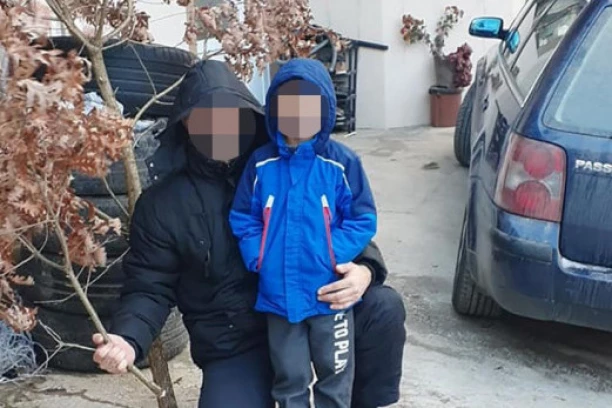 MALIŠAN IZ VLADIČINOG HANA JOŠ UVEK NA INTENZIVNOJ: Stanje dečaka kog je otac udario automobilom NEPROMENJENO!