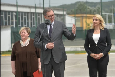 VUČIĆ ODGOVORIO NA BRUTALNU KAMPANJU: Ne znam ni šta je to skaj, mislio sam da je skajp!