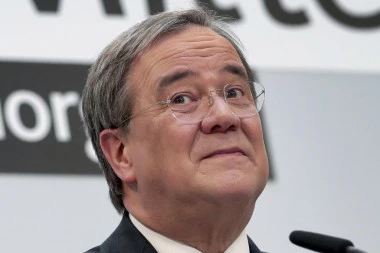 TURCI ISKORISTILI LAŠETA! Kandidat za naslednika Angele Merkel opet u žiži skandala zbog LAŽIRANOG INTERVJUA!