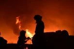 POŽAR U PIROTU: Vatra gurata bivšu fabriku nameštaja u plamenu i skladište kože (VIDEO)