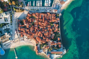 KRITIČNO STANJE U BUDVI, DELTA SOJ IZAZIVA PANIKU! Raste broj novozaraženih, razmatra se uvođenje novih mera!