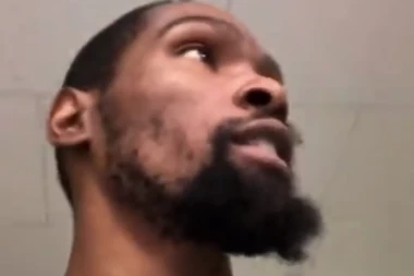 (VIDEO) DURENT DIVLJAO POSLE POBEDE: NBA zvezda bez imalo respekta PROVOCIRALA PROTIVNIKE!