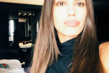 SKINULA SE ATRAKTIVNA SRPSKA GLUMICA! Olja zapalila društvene mreže, BIKINI PUCA  pod njenim OBLINAMA! (FOTO)