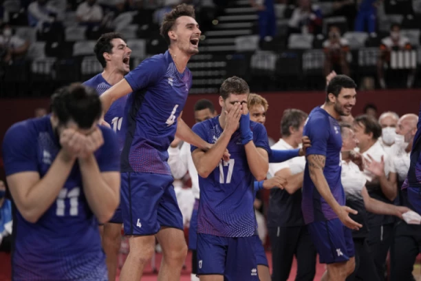 RUSI NA KOLENIMA: Francuska OLIMPIJSKI šampion, Trikolori suzama proslaviili titulu!