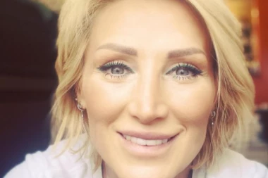 TEŠKO MI JE DA SE OPROSTIM OD ŽIVOTA: Ksenija Mijatović je bila popularna PEVAČICA,  a onda je stigla NEVIĐENA BORBA!