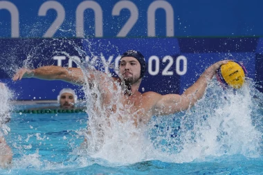 MANDIĆ BOCNUO I JOKIĆA: Srpski vaterpolista nikad emotivniji nakon osvajanja zlata!