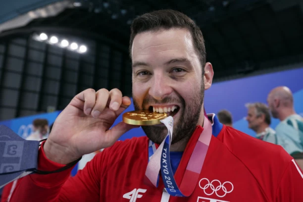 NIJE NI BILO SUMNJE: Ceo svet se poklonio Filipu Filipoviću!