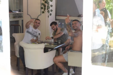 MIRKO POLUDEO NA PROSLAVI! Besan izašao na ulicu: Neće meni Ražnatovići da određjuju kako da slavim! (VIDEO)