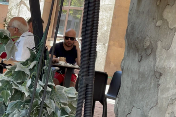 PAPARACO! UHVATILI SMO MILUTINA RADOSAVLJEVIĆA MILIJA: Bivši učesnik rijalitija VIDNO NERVOZAN i BESAN! (FOTO, VIDEO)