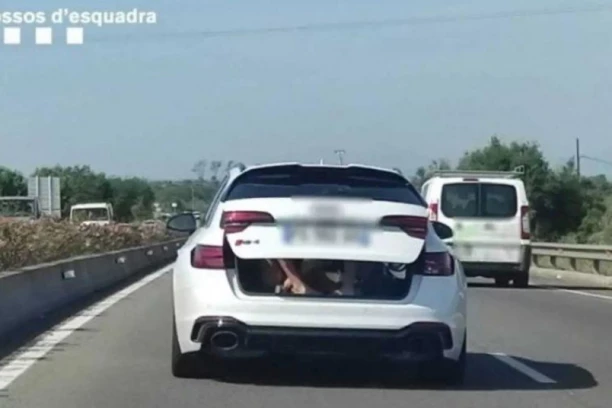 MAGISTRALOM VOZIO DECU U GEPEKU! Skandalozna odbrana vozača: ŠTA SAM MOGAO, NISU IMALI Q7 SA VIŠE SEDIŠTA?!